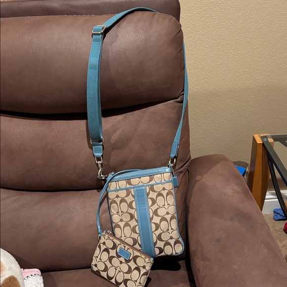 Coach crossbody Blue and Tan Women Bag Set - Picture 2 of 12